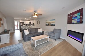 Smart TV y chimenea 