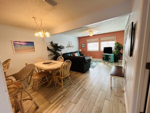 TV, DVD player, video library - Vacation and relaxation!  Perfect white sand beach and all the comforts of home. (Navarre)