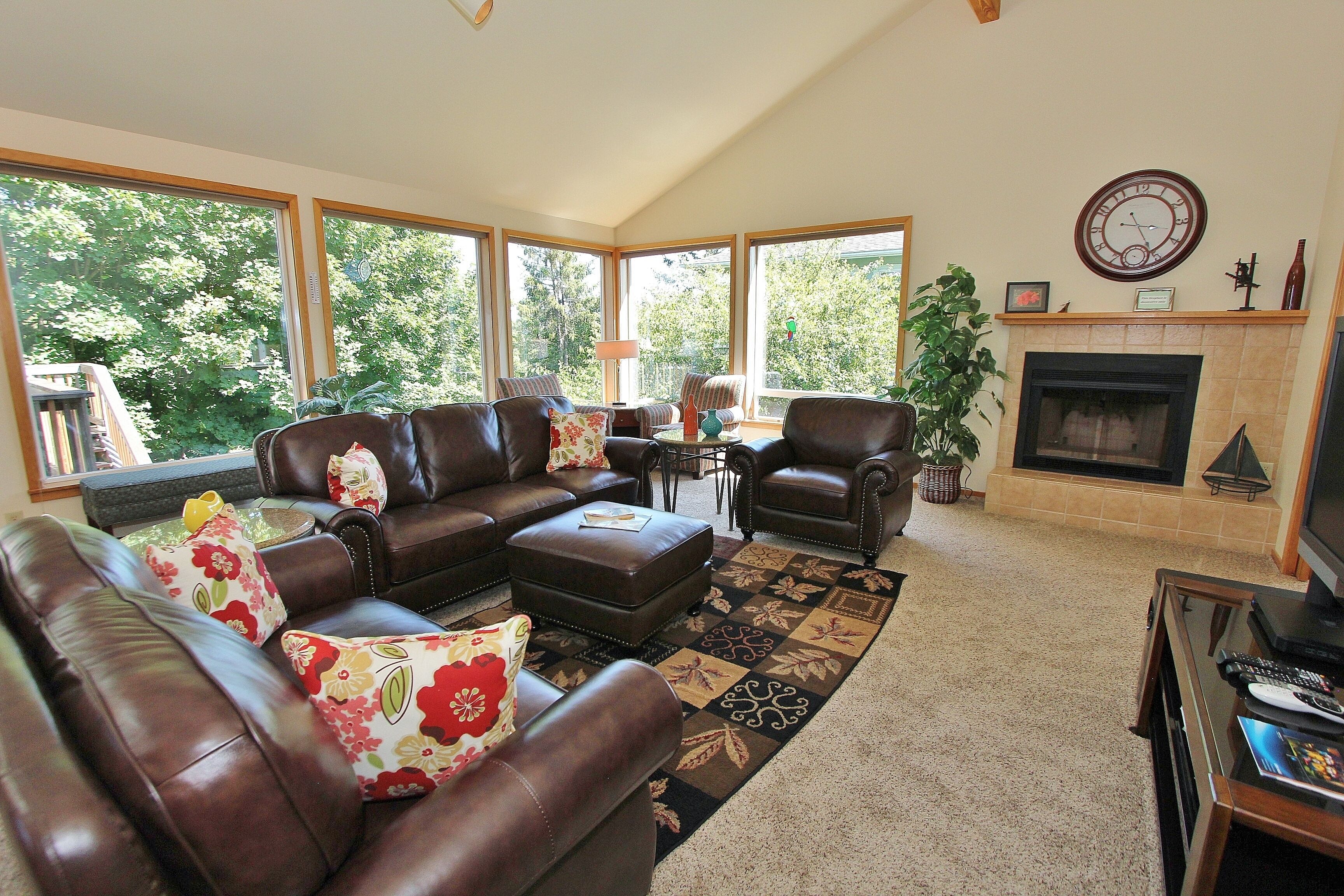 4 Bed 3 Bath Sleeps 8  2 Blocks to Bayfront! Availability for November-December