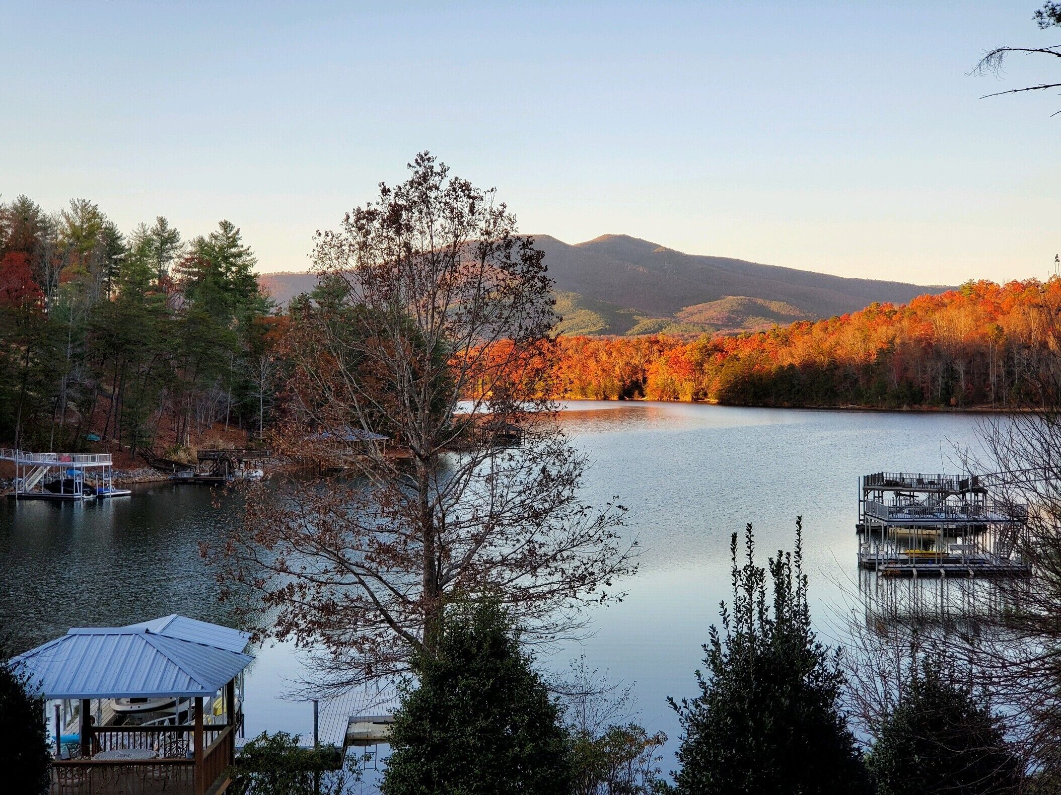 Book your spring weekend now. Gorgeous Mt retreat in gated community.