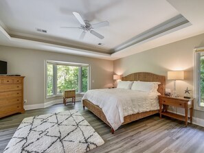 3 habitaciones, tabla de planchar con plancha, internet y ropa de cama 