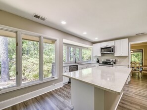 Refrigerador, microondas, horno y lavavajillas 