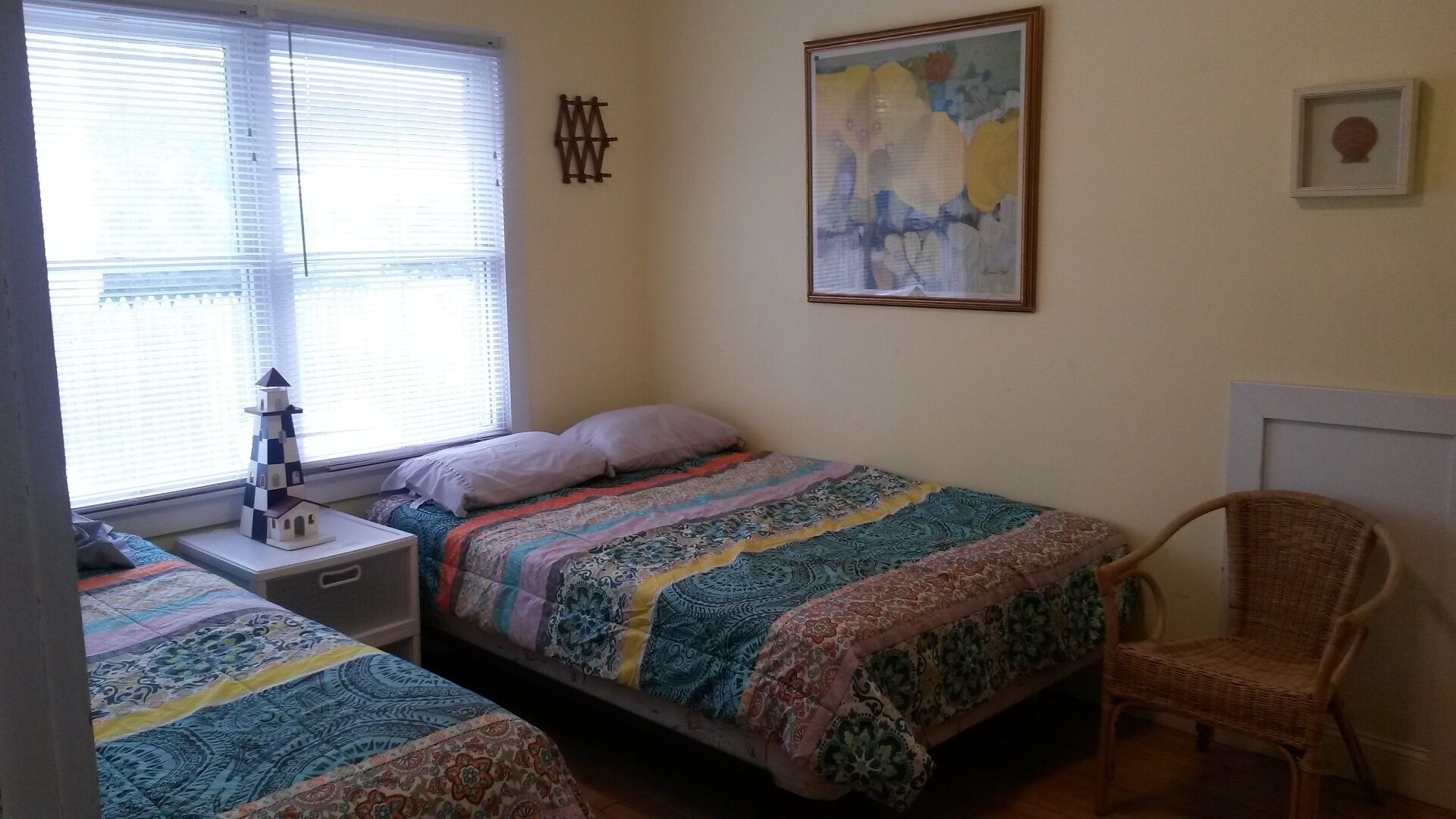 Weekends, midweeks and full weeks available! Steps to Beach, town and ferries!