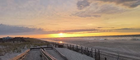 Una spiaggia nelle vicinanze