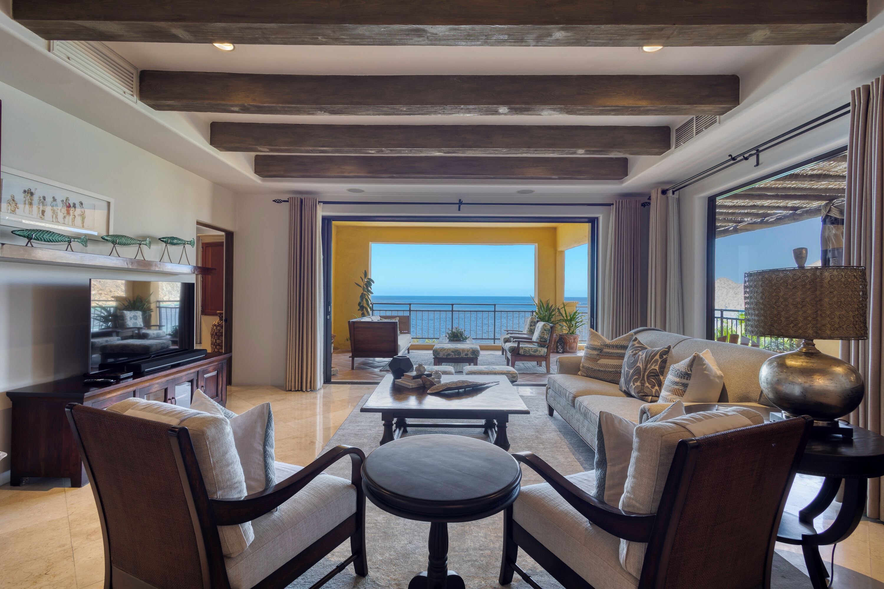 TV connectée, jeux vidéo, lecteur de DVD, baby-foot