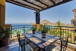 Outdoor dining - Corner Unit, Building 4 Location! Beautifully Remodelled, Beachy Elegant Decor (Cabo San Lucas)