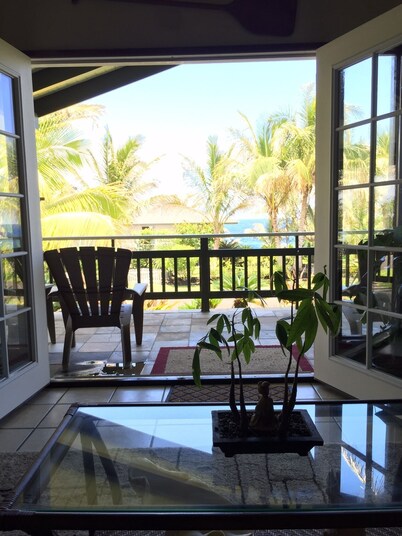 Ocean Views • Whale Watching • Sea Turtles • Sunrise Lanai • King Bed
