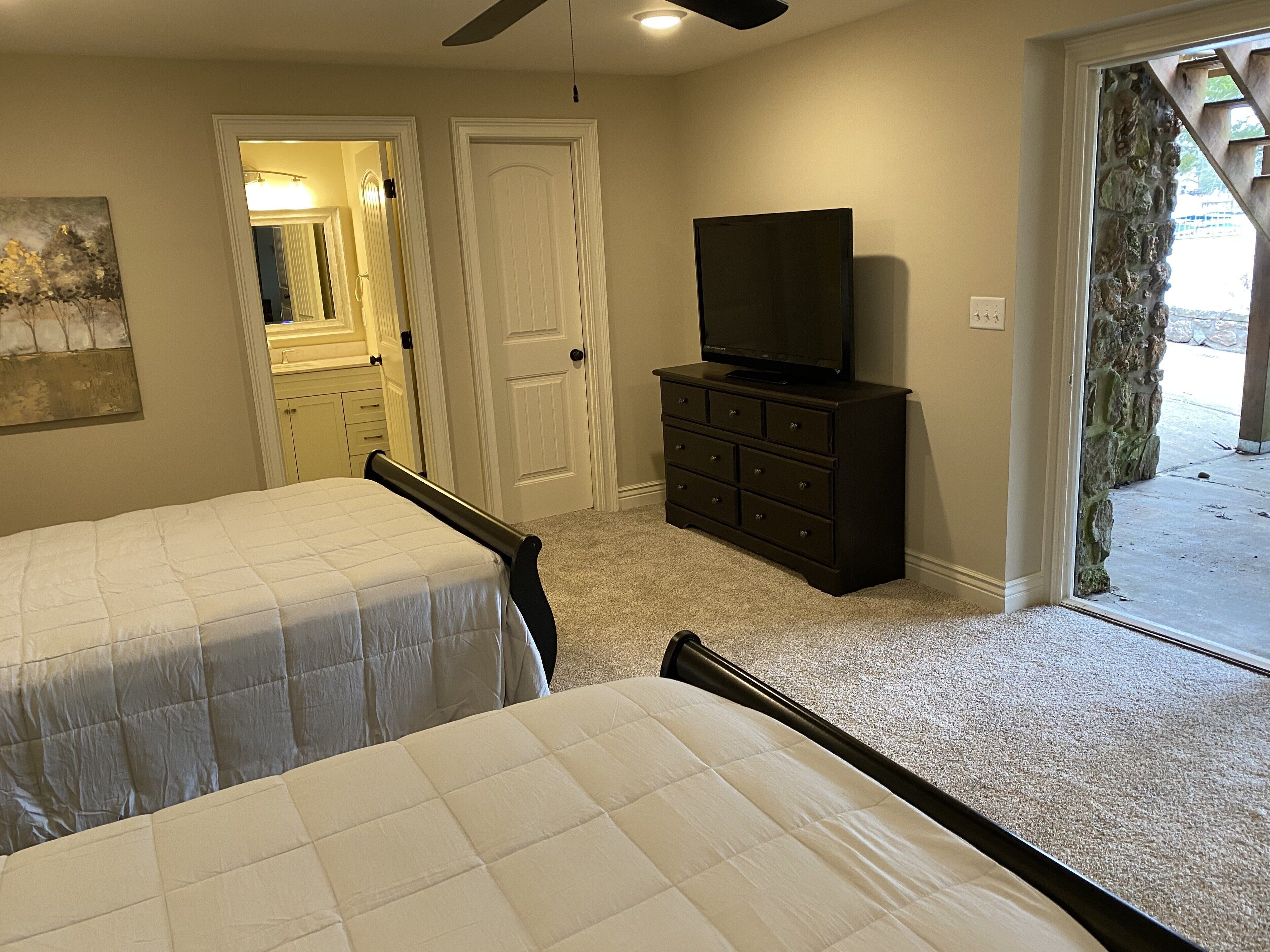 7 BR, 7 BA, Lakefront Estate, Private Pool and Dock