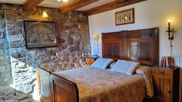 3 camere, una scrivania, ferro/asse da stiro, culla da viaggio