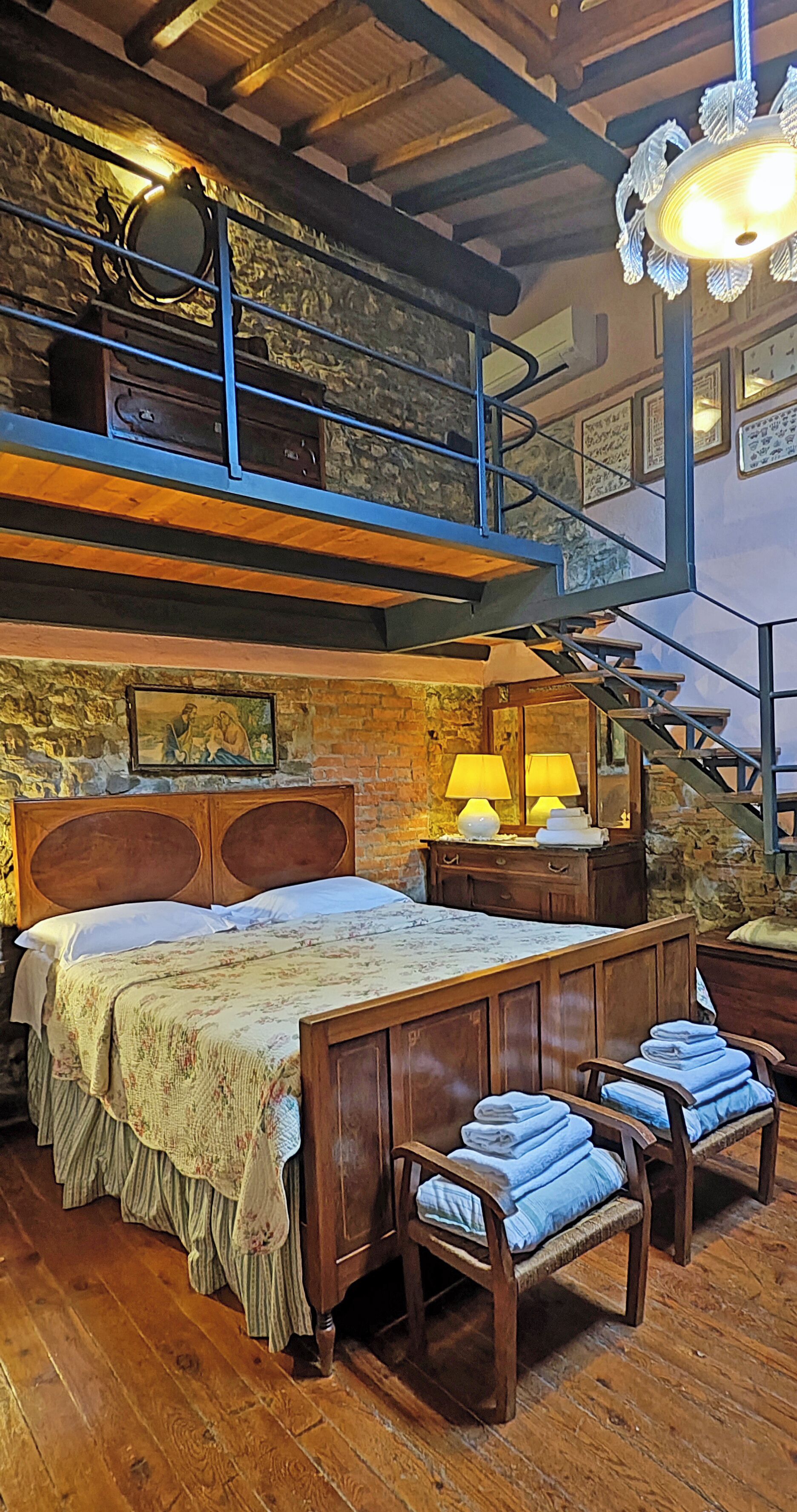 3 bedrooms, desk, iron/ironing board, travel cot