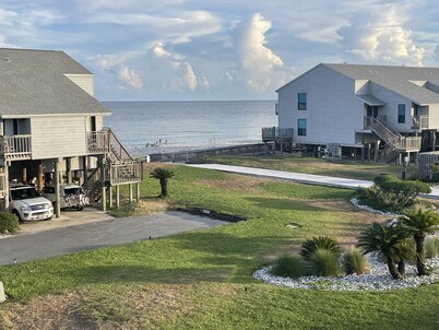  20% OFF NOV 2025!  Amazing views, dog and kid friendly unit with pool! unit j9