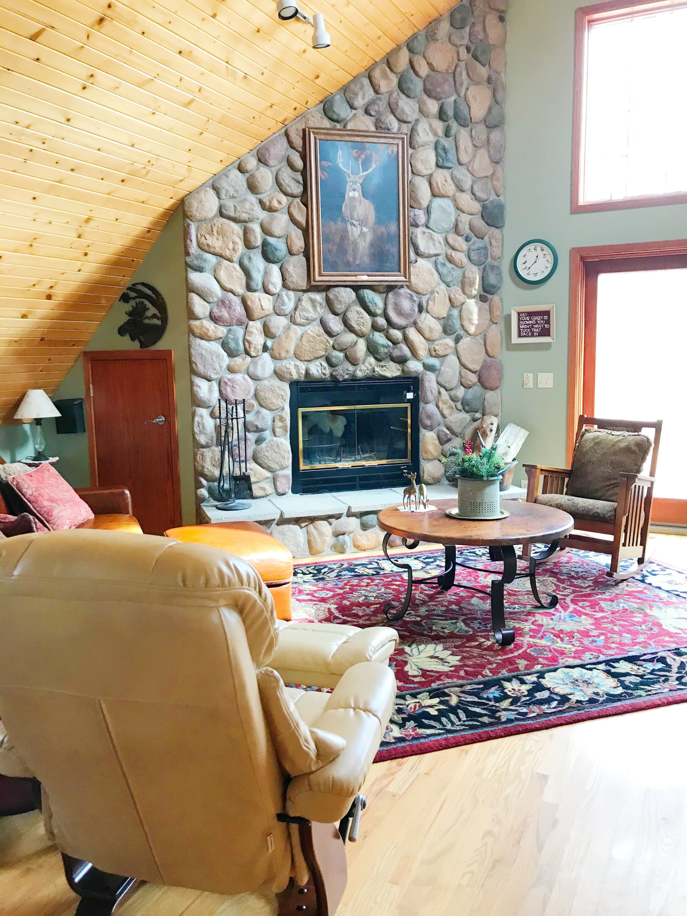 Come to Where the Eagles Soar!  Firewood included with winter stays!