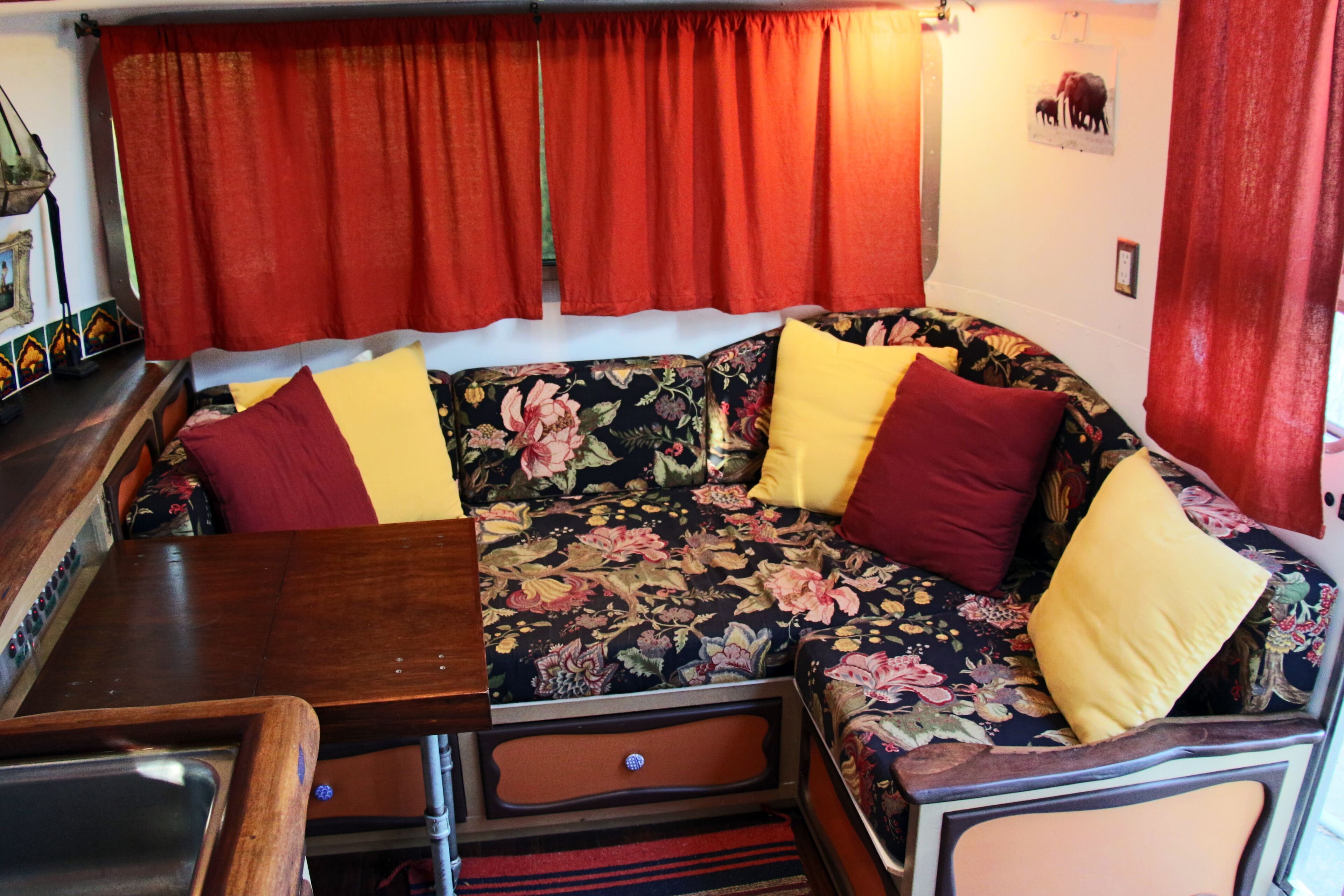 Gorgeous custom Airstream with spectacular views only 4 mi. to Ashland