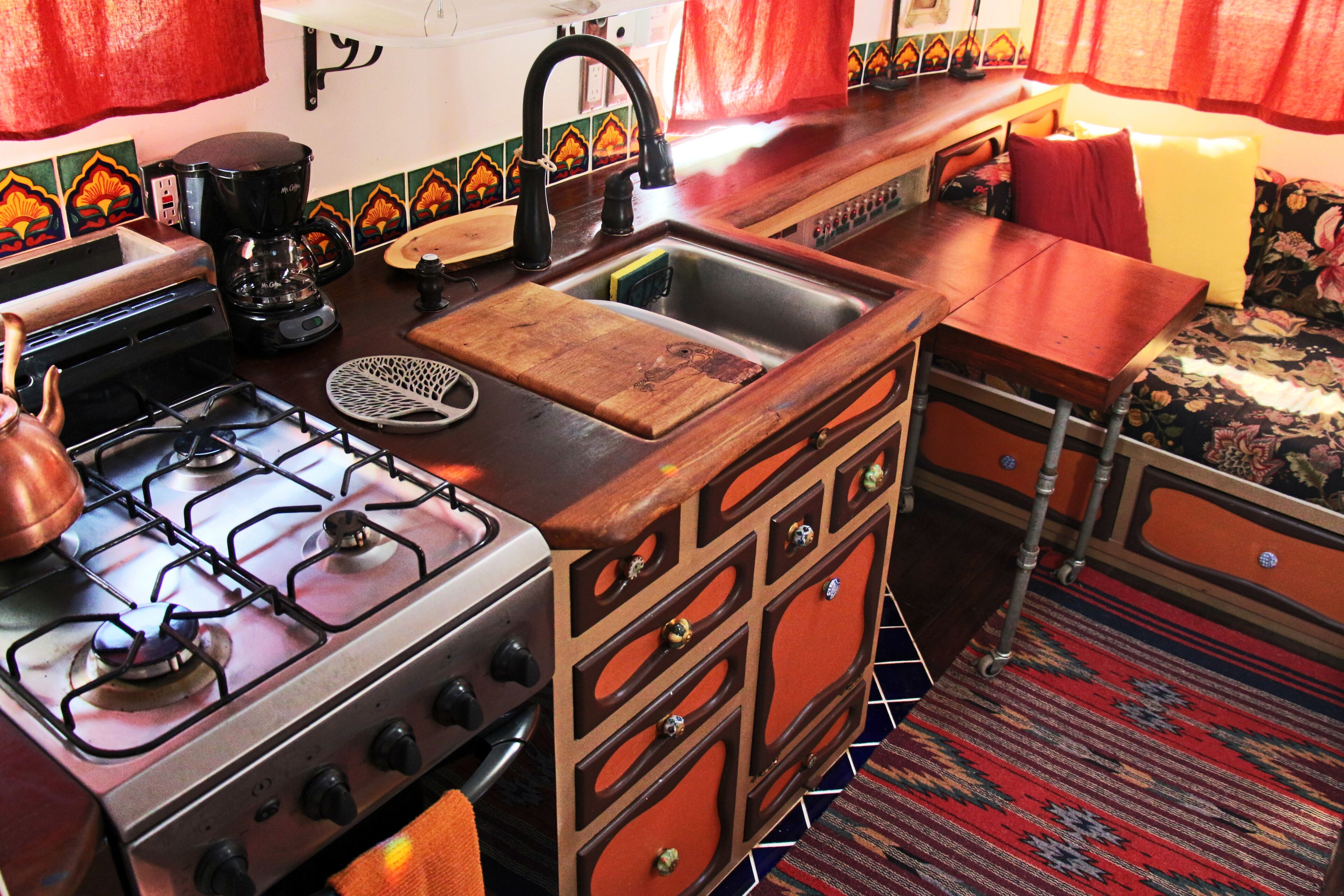 Gorgeous custom Airstream with spectacular views only 4 mi. to Ashland