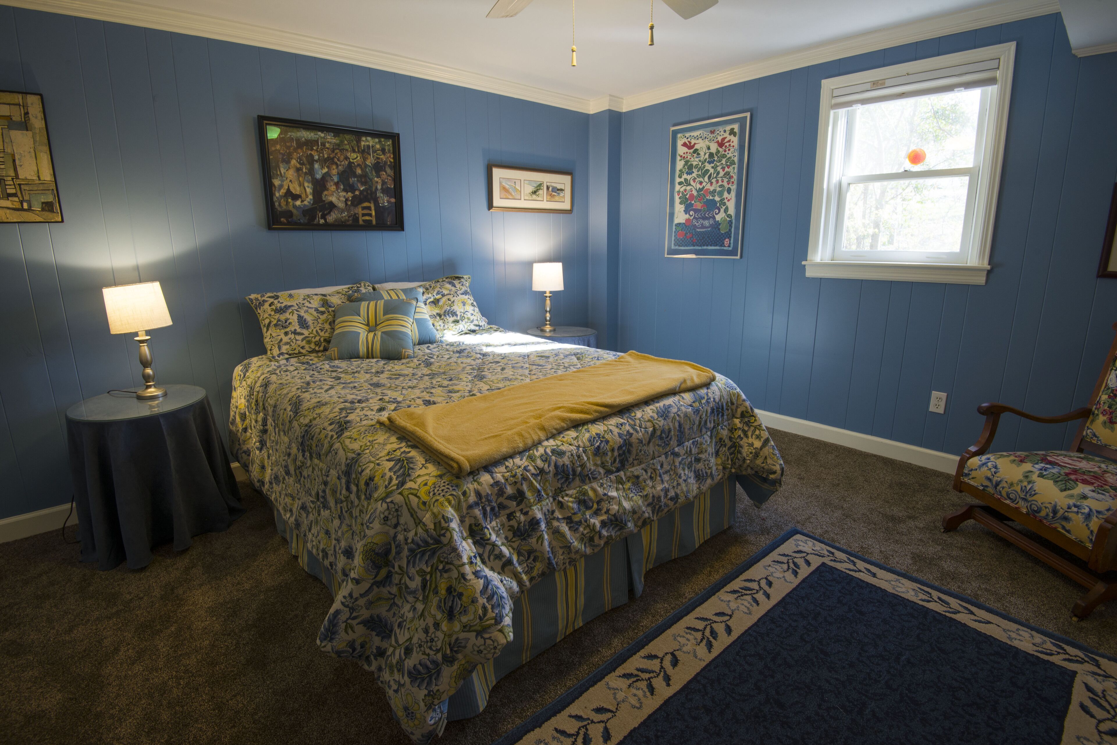 Spacious terrace apartment in family home with private entrance and parking. 