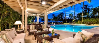 Oceanfront, på golfbane, ved siden av stranden, oppvarmet basseng og badestamp, fullt bemannet