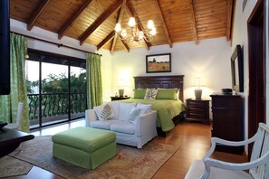 6 chambres, coffres-forts dans les chambres, bureau