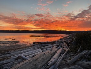 Aan het strand, ligstoelen aan het strand, strandlakens