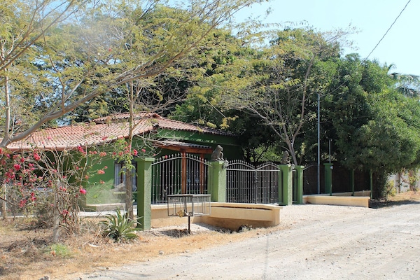 Casa Esmeralda from Calle Mango