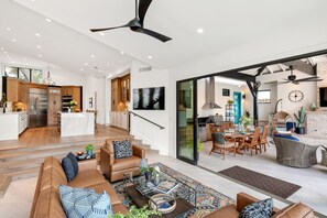 Smart TV, fireplace, books, stereo