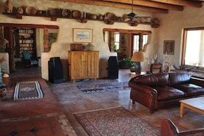 Interior - Dos Corazones: Exquisite Southwestern Adobe Home (Alpine)
