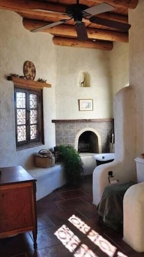 Interior - Dos Corazones: Exquisite Southwestern Adobe Home (Alpine)