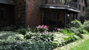 Property grounds - Manor House BnB, Soaking Tub, Pet Friendly (Little Valley)