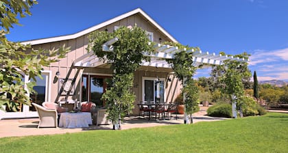 ¡En el corazón de Los Olivos, país de vinos de lujo, en nuestro viñedo!