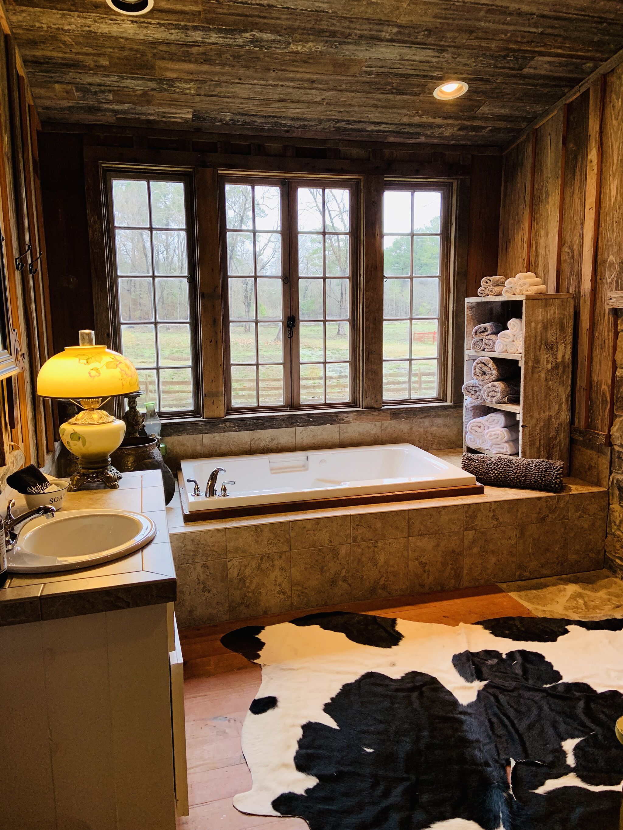 Historic Bliss Kingbed near crater of diamonds