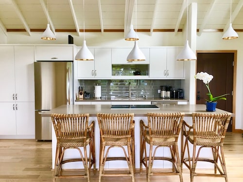 North Shore Ocean View Cottage