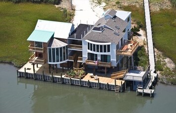 Main house on right, Guest house on left. A floating dock, water toys.. Wow!