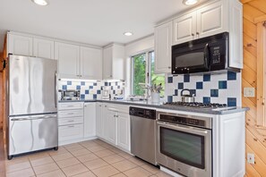 Fridge, microwave, oven, stovetop - Blue Spruce - Close to town with views of Rangeley Lake (Rangeley)