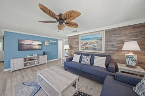 Fernseher, Tischtennisplatte