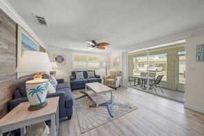 TV, ping pong - Island House Beach Resort V36 (Siesta Key)