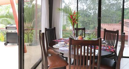 PRIVATE RAINFOREST RETREAT CLOSE TO BEACHES, NATIONAL PARK AND FABULOUS DINING