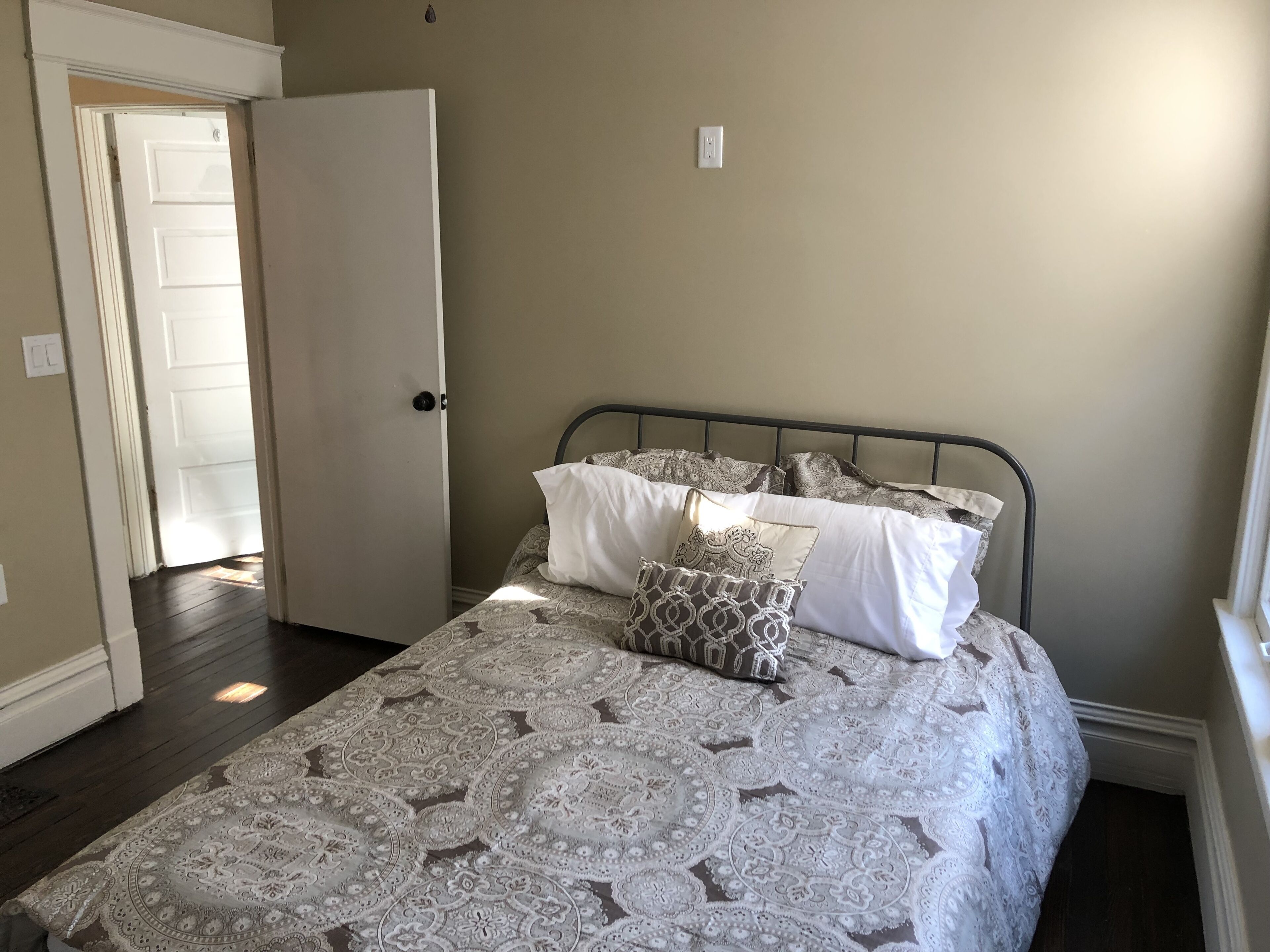 North Hyde Park House on 33rd & Holmes. 4bed 2bath