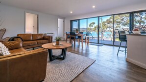 TV - Harbour Master - Freycinet Holiday Houses (Coles Bay)