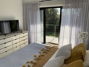 4 bedrooms, iron/ironing board, free WiFi - Bayorama - Water views  & close to Shops and Bay Beach (Blairgowrie)