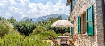 Casa con vista e piscina nel Parco Nazionale di Monti Sibillini