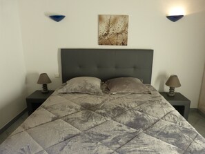 3 bedrooms, desk, iron/ironing board, WiFi
