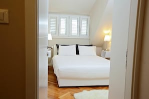 2 bedrooms, in-room safe, iron/ironing board, free WiFi