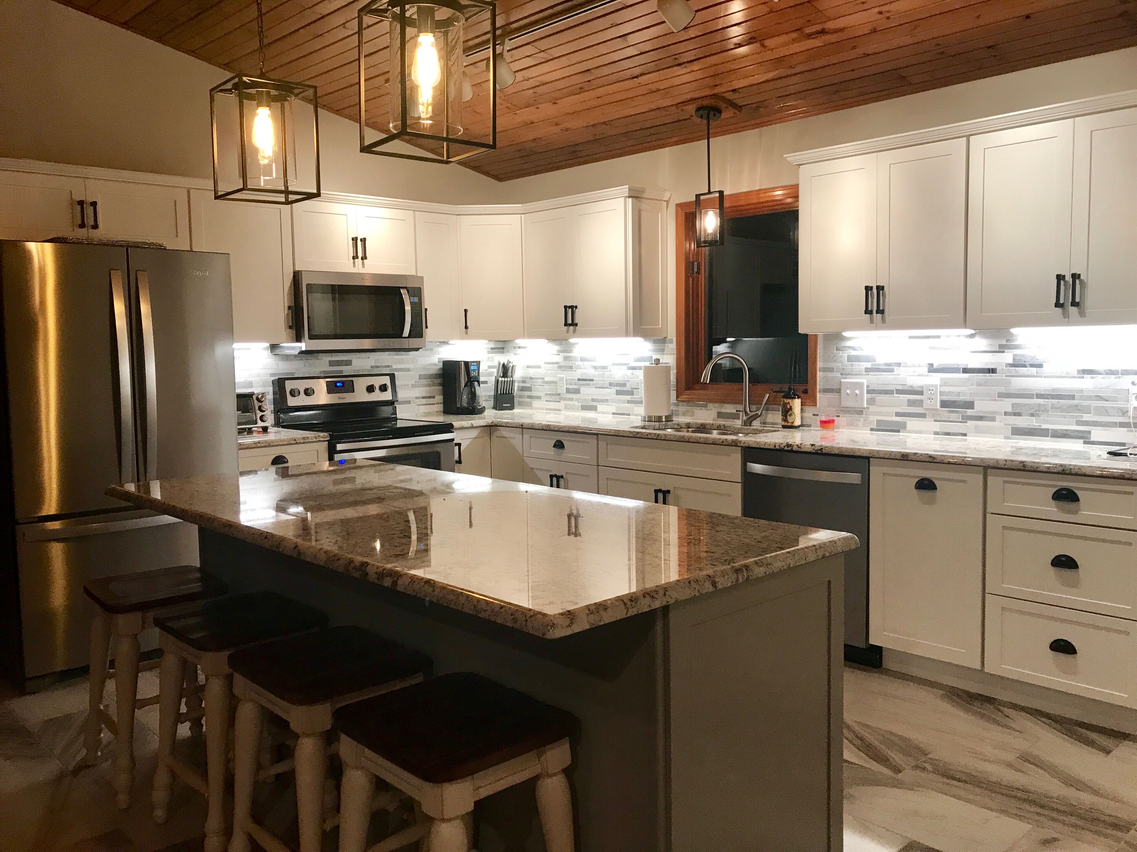 6 Bedroom House On All Sports Lake Cora with Hot Tub and Dock, Sleeps 14!!!