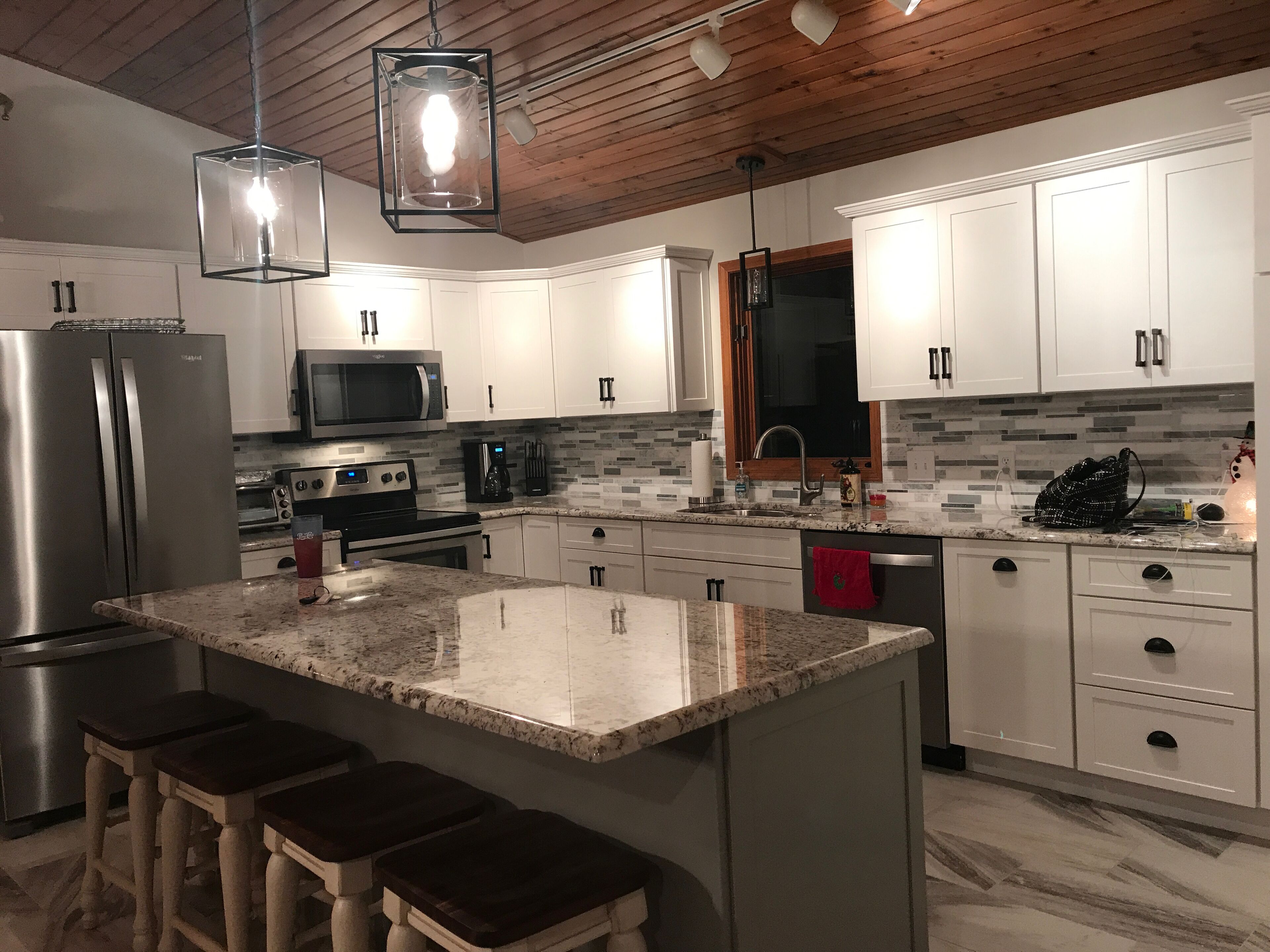 6 Bedroom House On All Sports Lake Cora with Hot Tub and Dock, Sleeps 14!!!