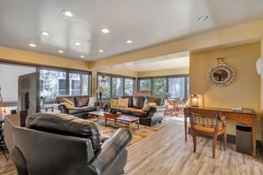 Smart-TV, peis, videospill og DVD-spiller