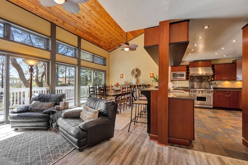 Spectacular Views, Close to everything Rehoboth + Pet Friendly!