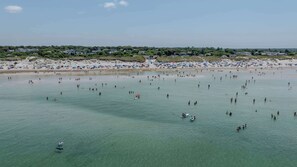 Una spiaggia nelle vicinanze