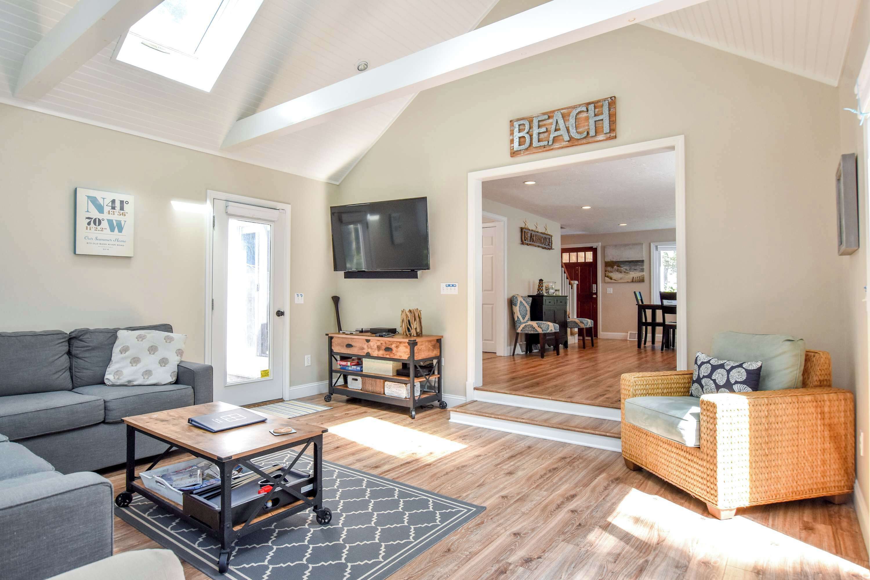 TV, peis og kontorer