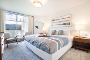 2 bedrooms, desk, iron/ironing board, WiFi