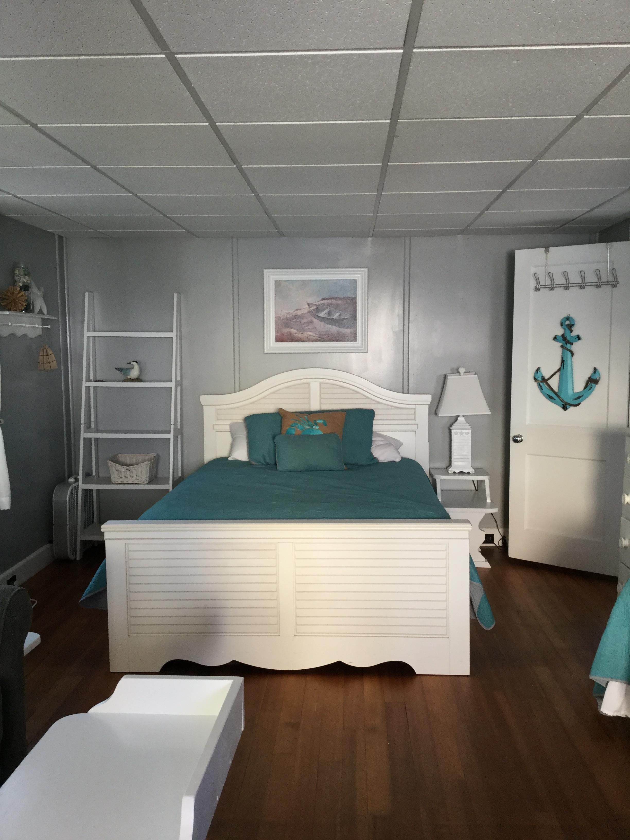 Steps to Long Sands Beach