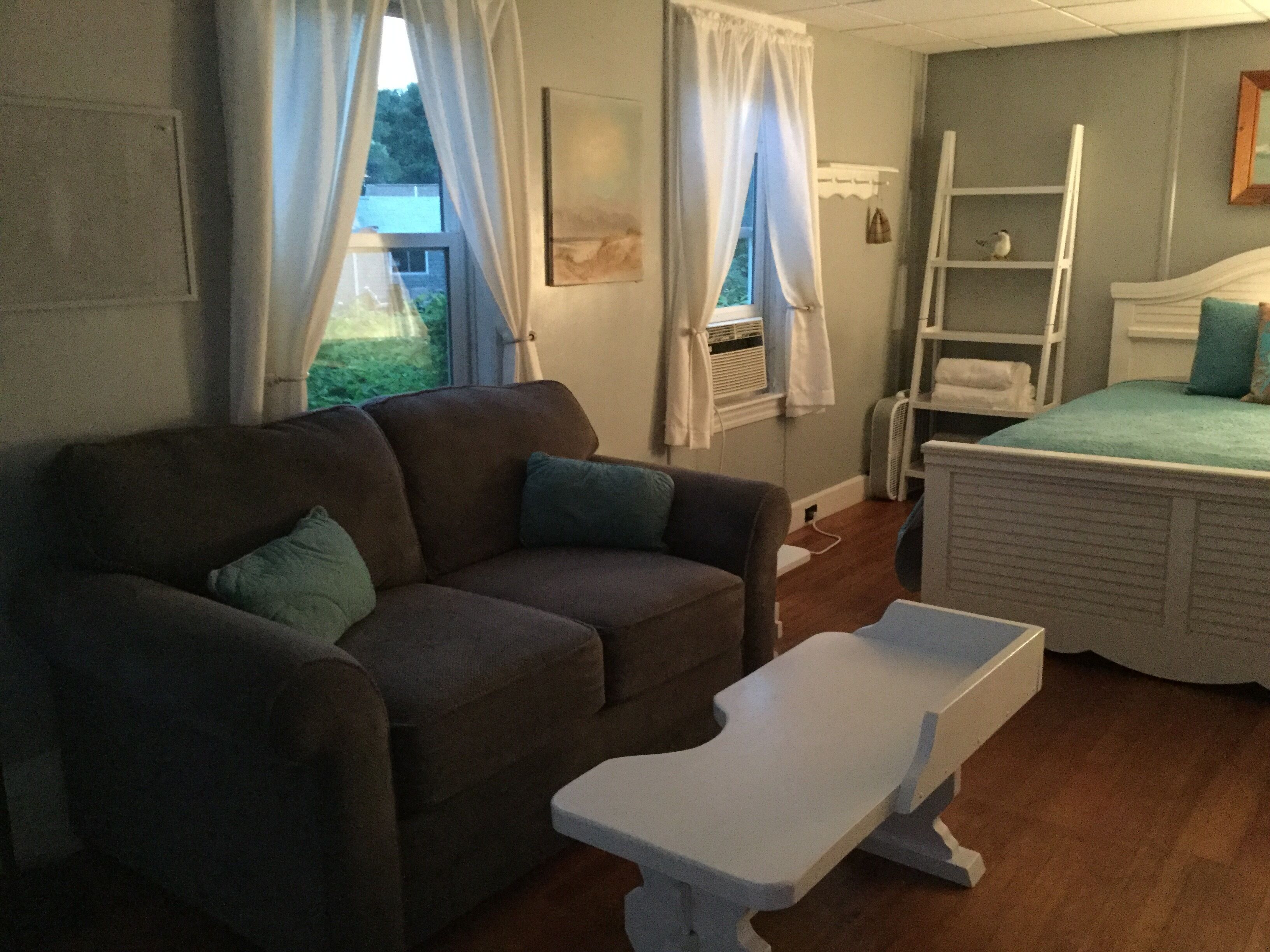 Steps to Long Sands Beach